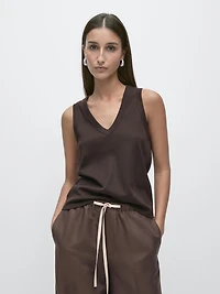 100% cotton V-neck T-shirt