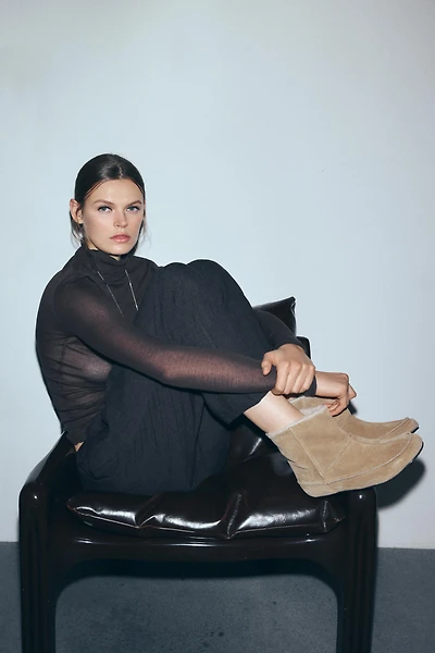 SOFT LEATHER ANKLE BOOTS