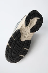 METALLIC SNEAKERS