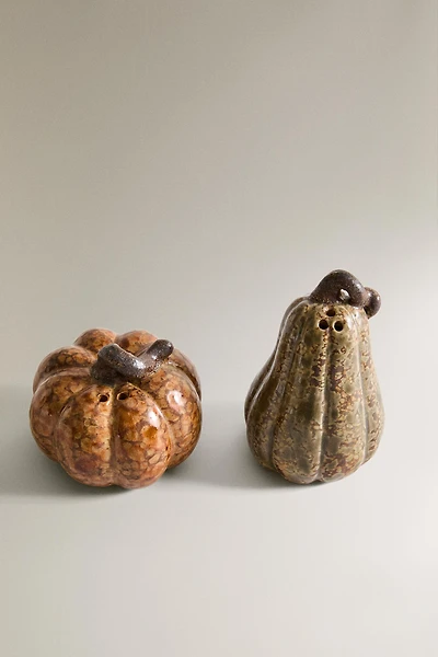 PUMPKIN SALT AND PEPPER SHAKER SET