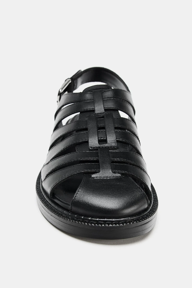 SALOMÉS DÉCOLLETÉES EN CUIR