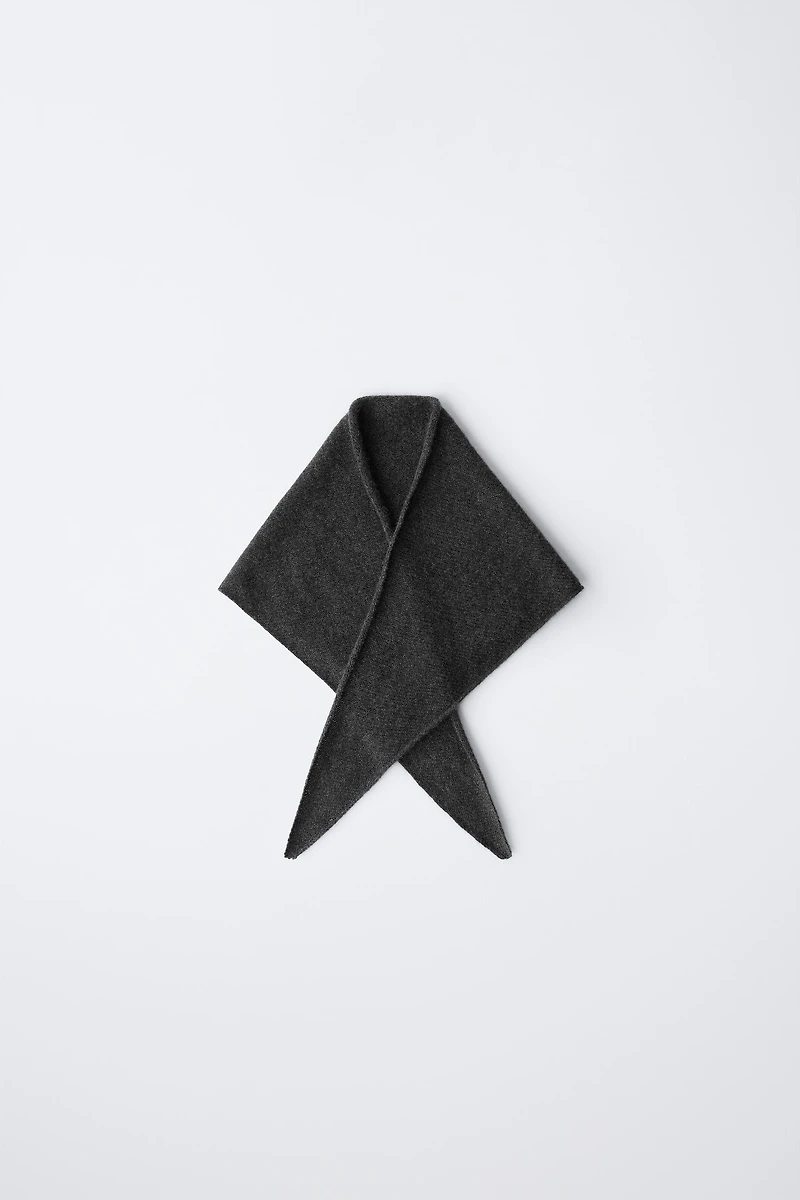 FOULARD TRIANGULAIRE 100 % CACHEMIRE