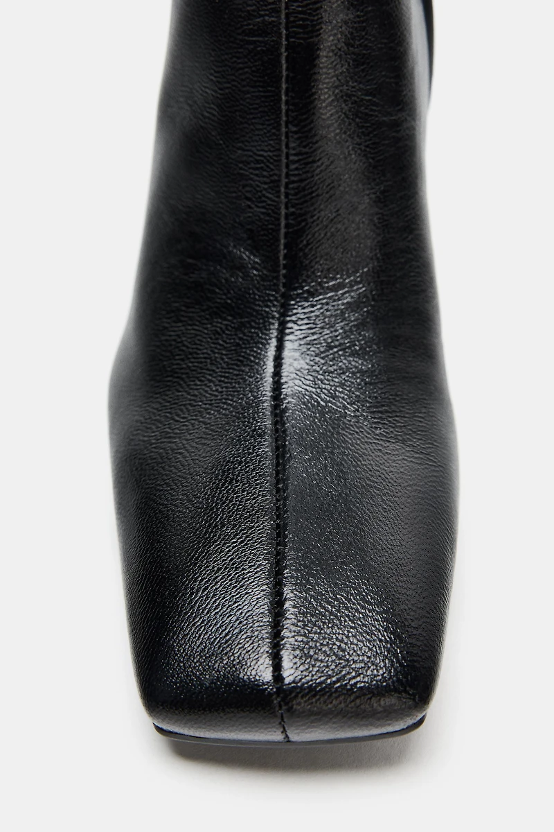 BOTTINES À TALONS EN CUIR BOUT CARRÉ