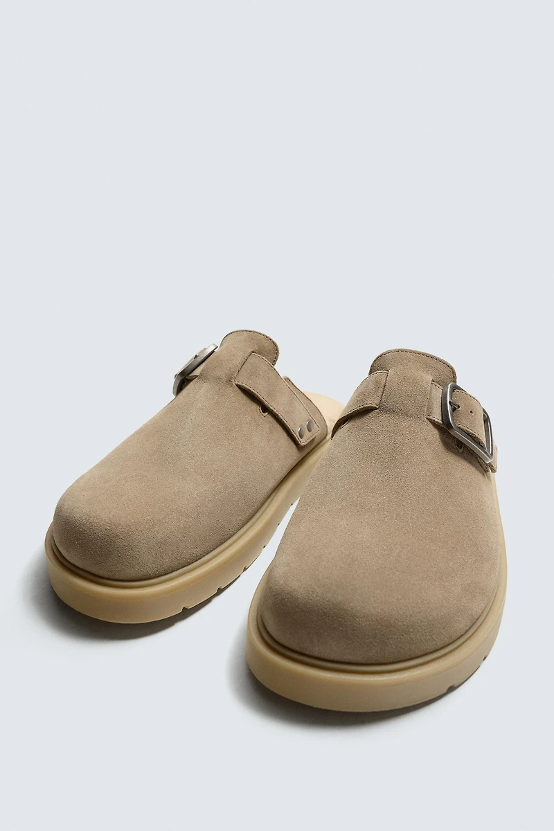 SABOTS EN CUIR À BOUCLE