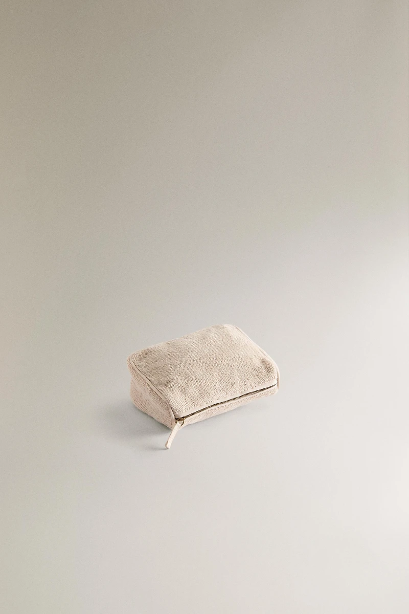 MEDIUM TOWEL TOILETRY BAG
