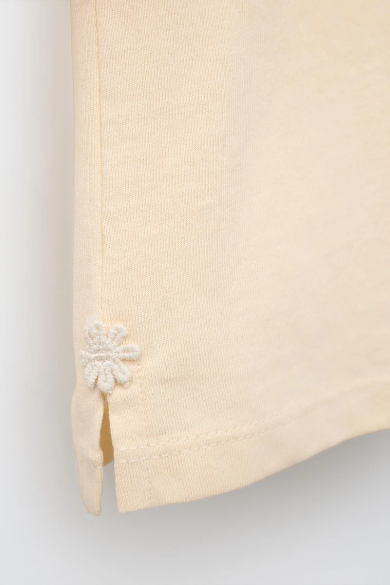 DAISY LACE T-SHIRT