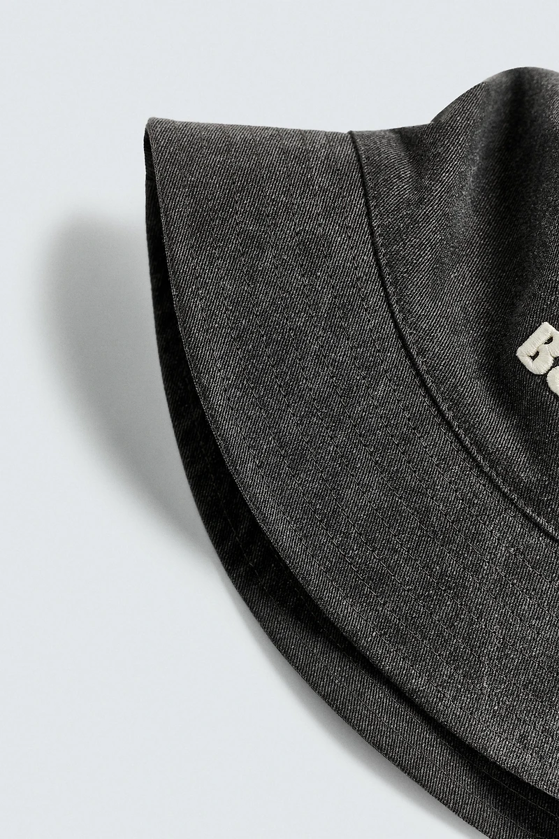 CONTRAST EMBROIDERY BUCKET HAT