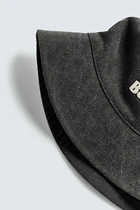 CONTRAST EMBROIDERY BUCKET HAT