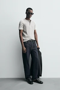 BUTTON-NECK T-SHIRT