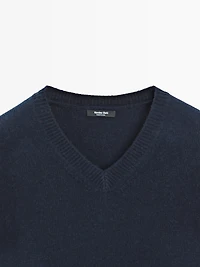 Oversize V-neck knit sweater