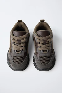 CHAUSSURES DE SPORT EN RÉSILLE