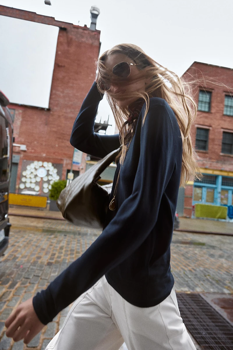 BASIC WOOL SWEATER
