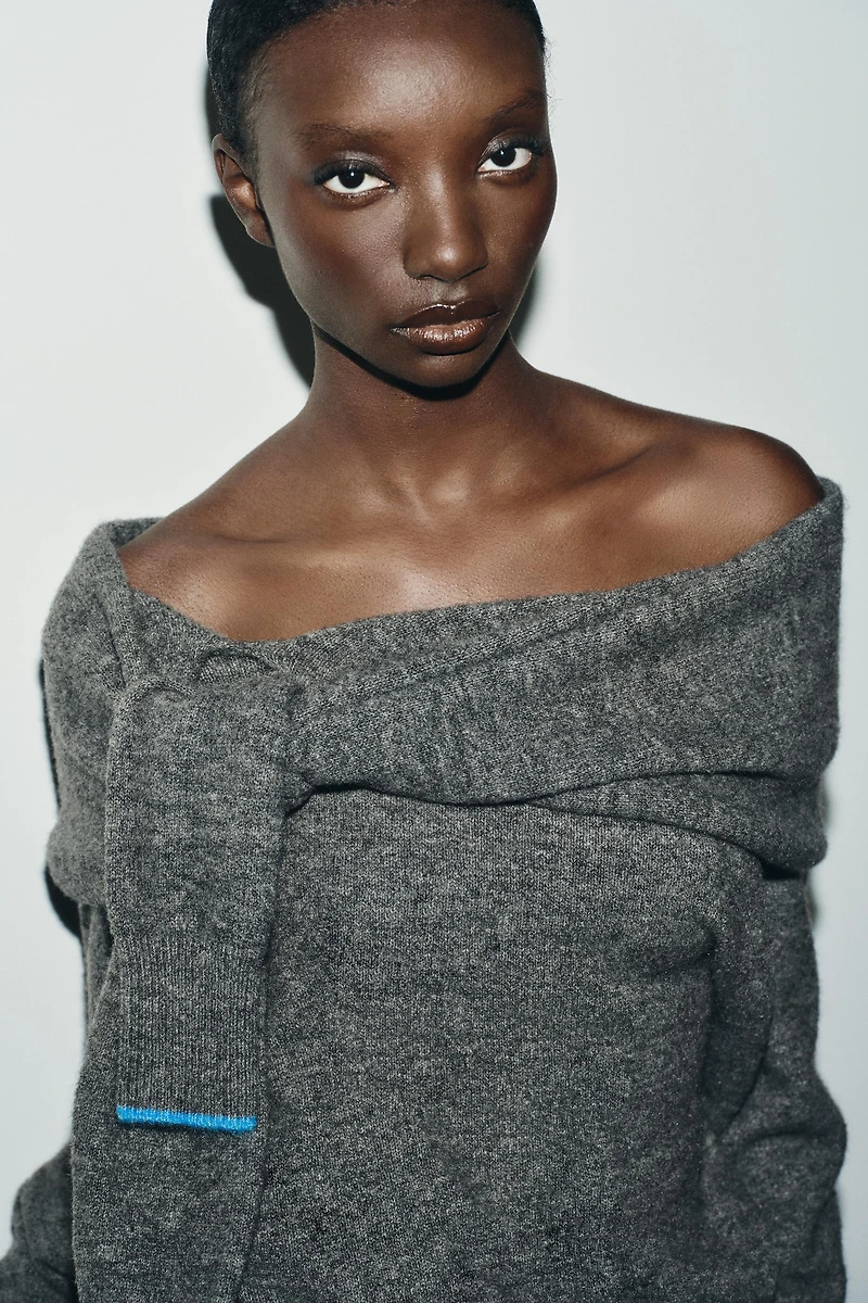 PULL EN MAILLE À ÉPAULES DÉNUDÉES