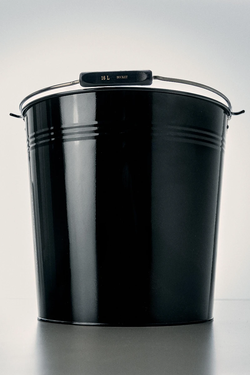 METAL BUCKET