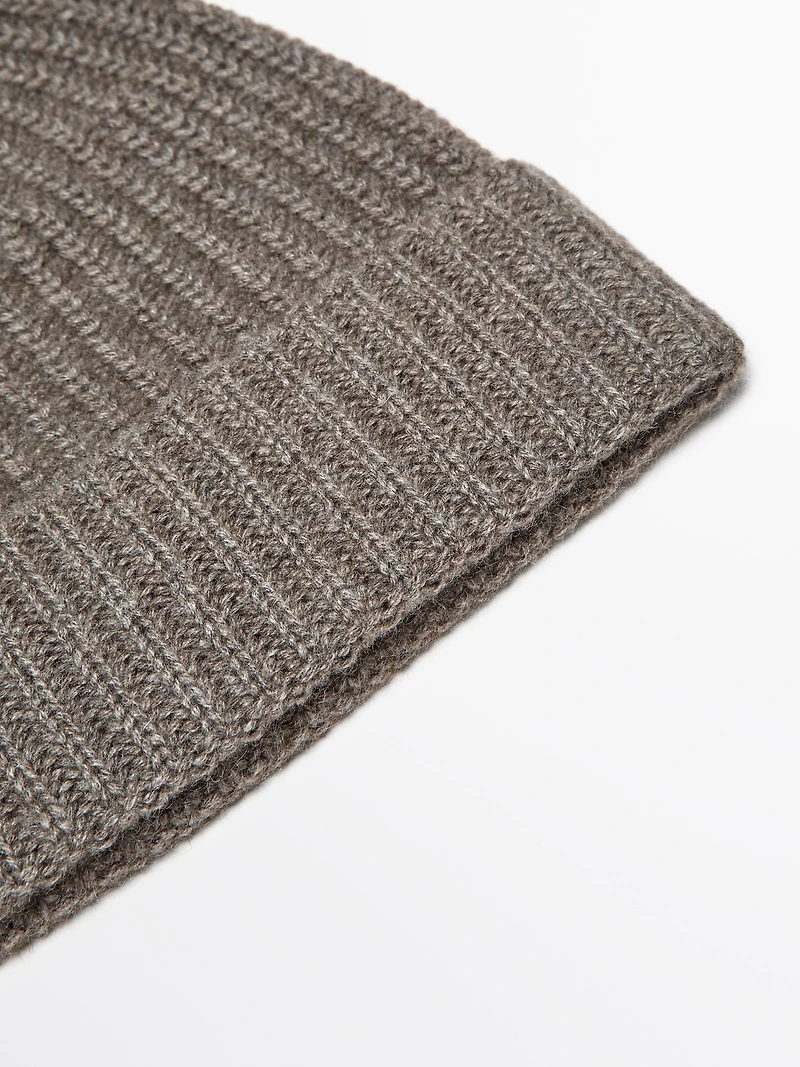 Ribbed 100% cashmere beanie