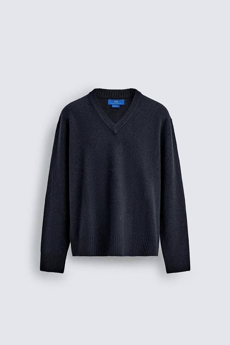 PULL EN LAINE À COL V AARON LEVINE X ZARA