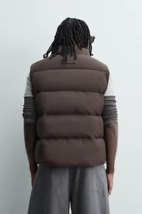 GILET SANS MANCHES MATELASSÉ COUPE COURTE