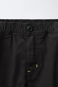 TEXTURED CARGO SHORTS