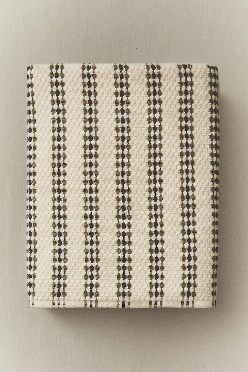 GEOMETRIC TEXTURED BATH TOWEL