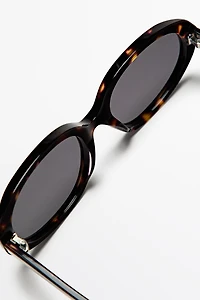Oval tortoiseshell-effect sunglasses