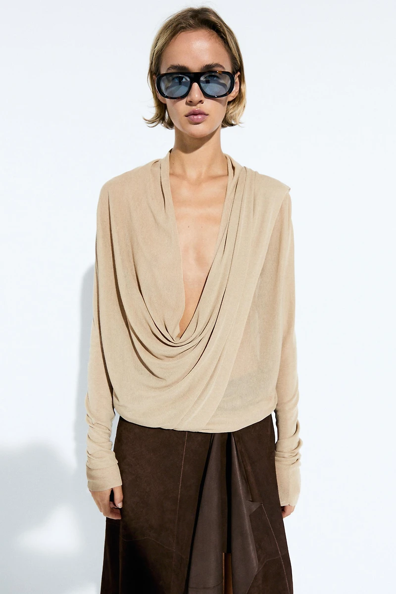 Cardigan en maille à détail drapé croisé