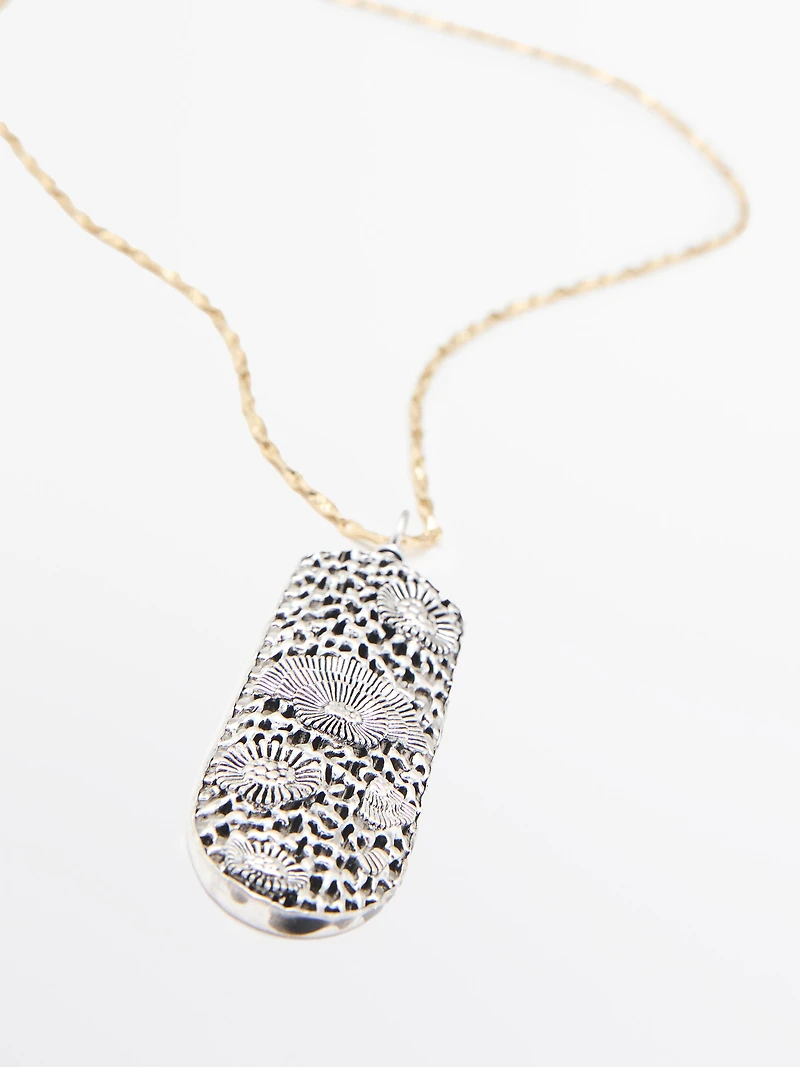 Collier pendentif pièce métallique sceau