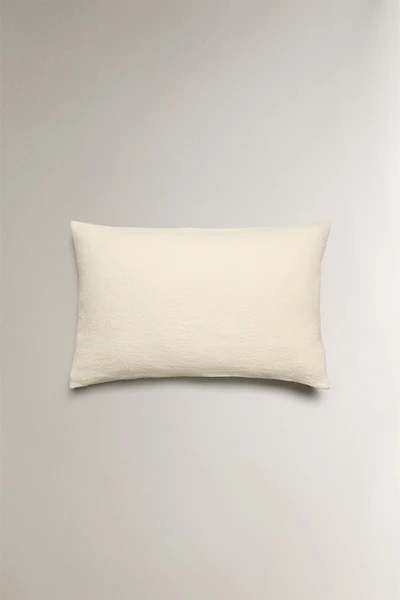 TEXTURED JACQUARD THROW PILLOW