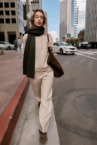 SWEAT BASIQUE À CAPUCHE