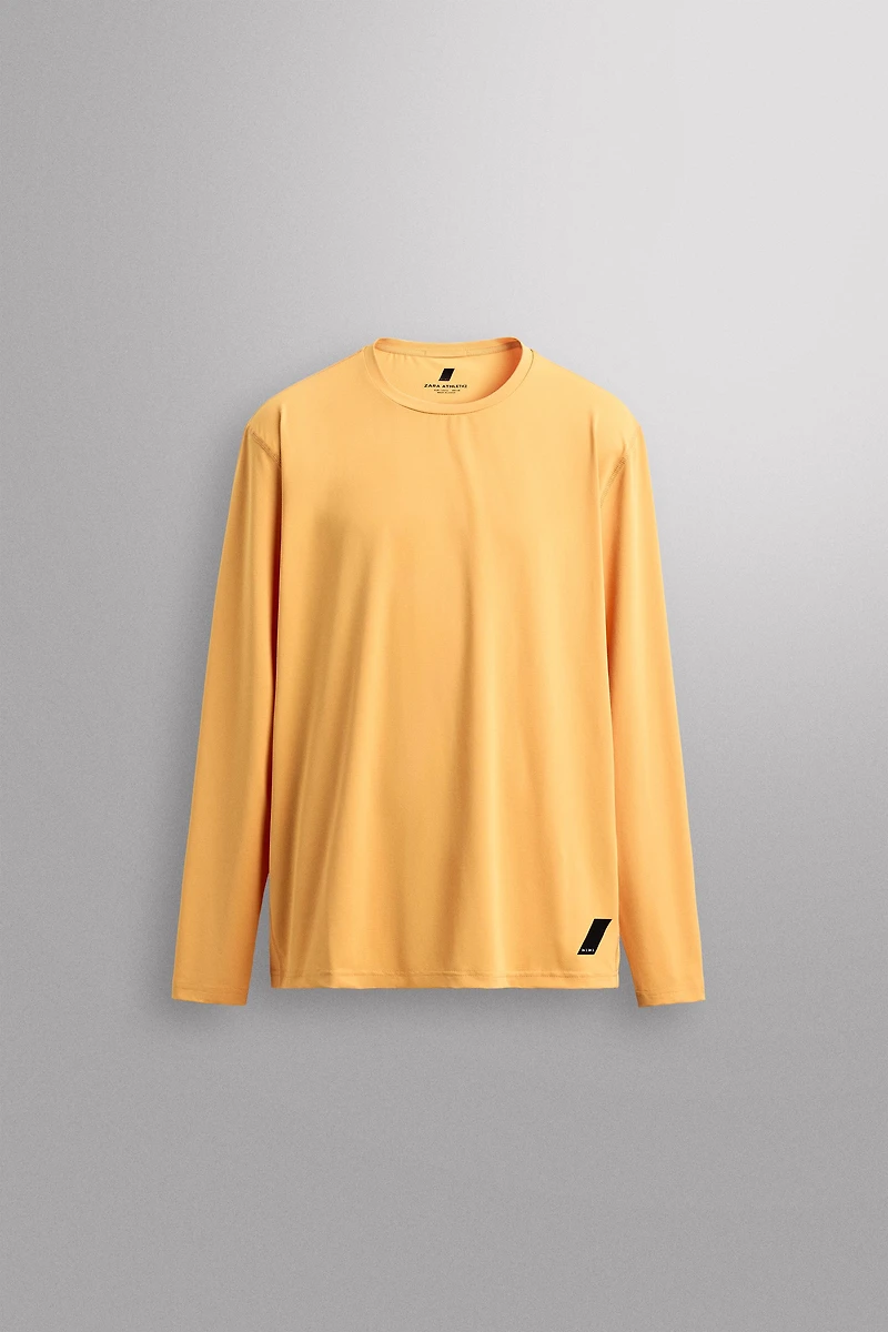 T-SHIRT TECHNIQUE BASIQUE À MANCHES LONGUES