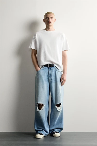 RIPPED BAGGY FIT JEANS