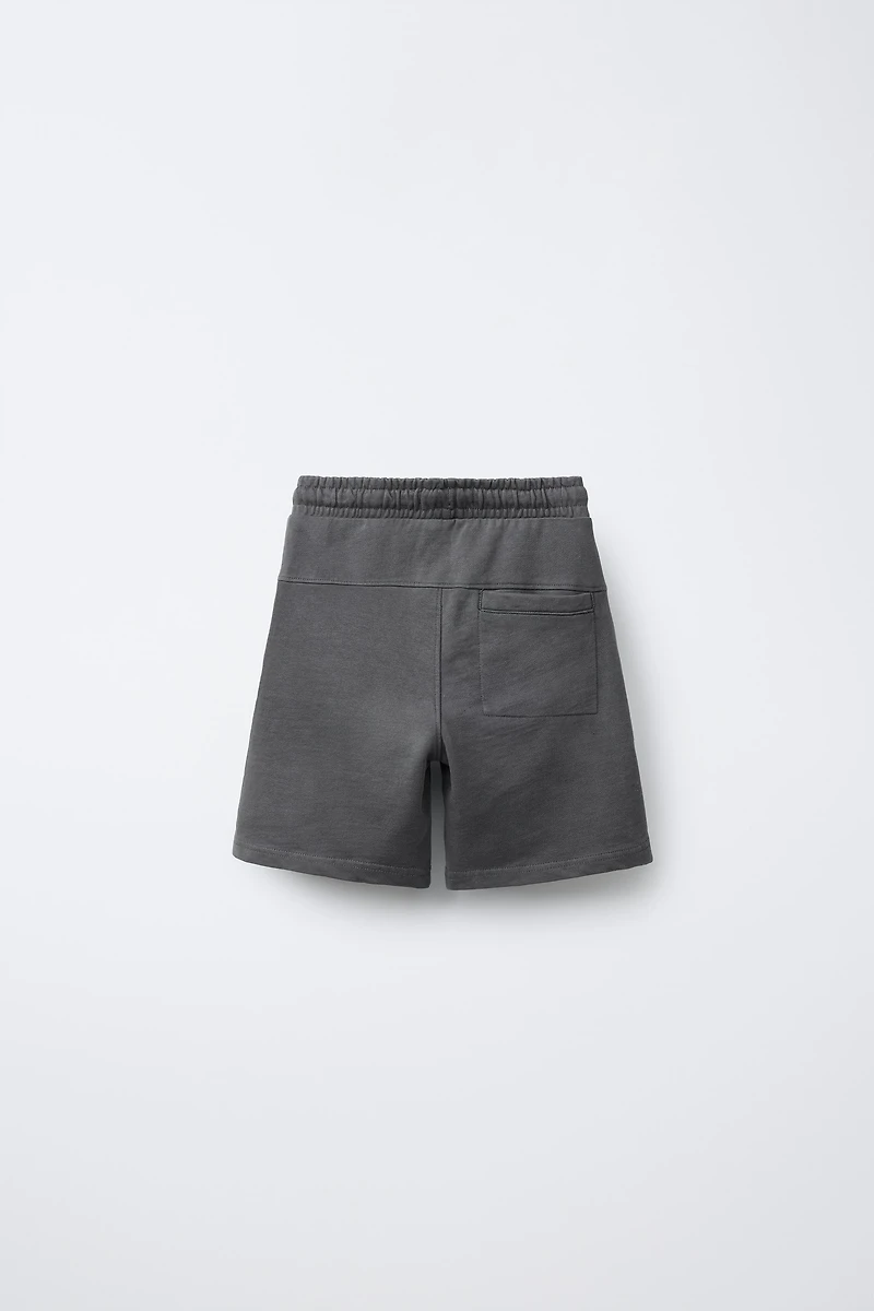 STRAIGHT FIT GARMENT DYE SHORTS