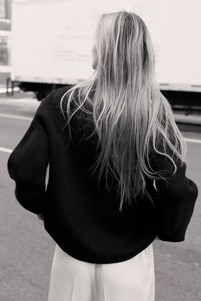 PLAIN KNIT V-NECK JUMPER