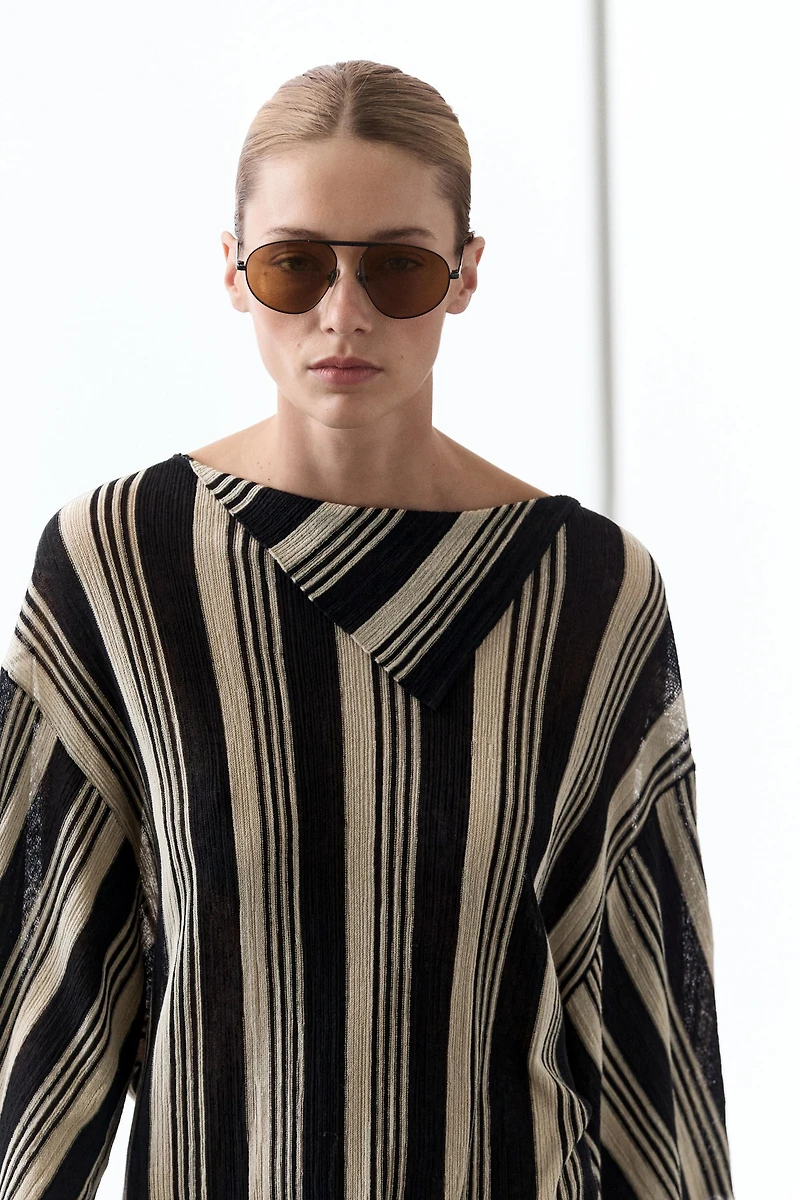 Pull en maille style tunique rayé