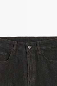 Lightweight tapered fit desized jeans