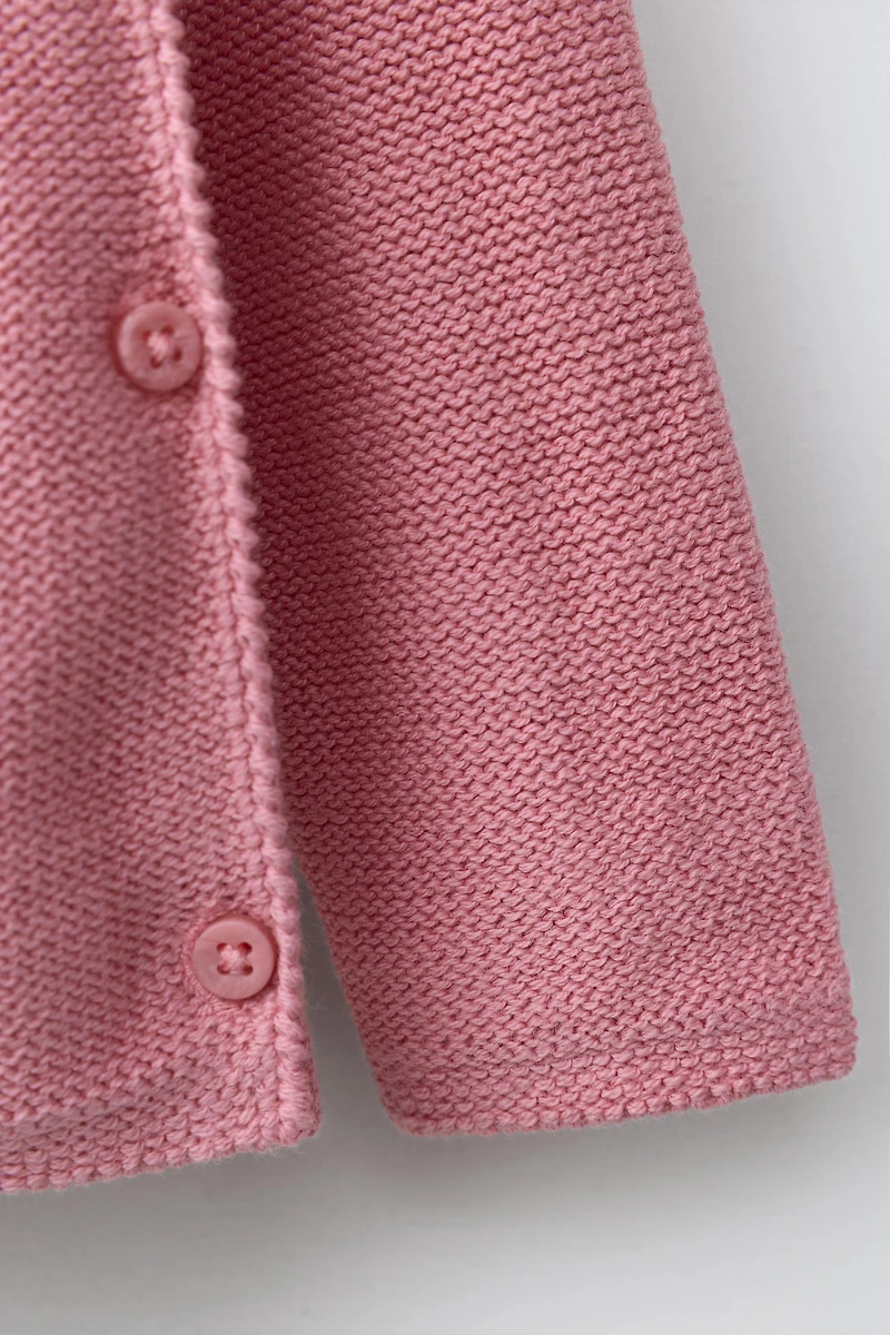 PULL EN MAILLE À PAPILLONS