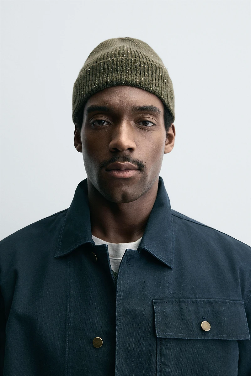 BONNET COURT STRUCTURÉ BOUTONNÉ