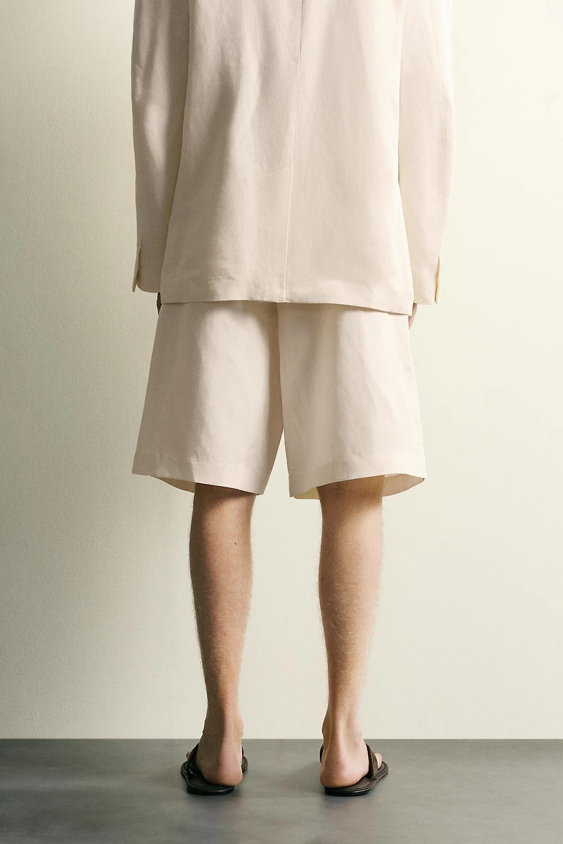 WIDE FIT PLEATED SHORTS