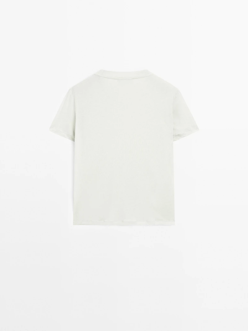 Lightweight short sleeve T-shirt