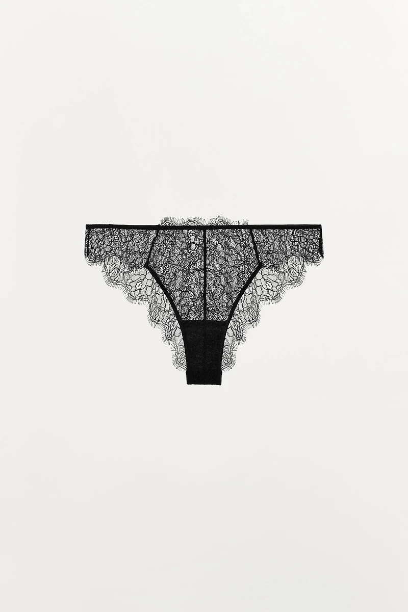 LACE BRIEFS