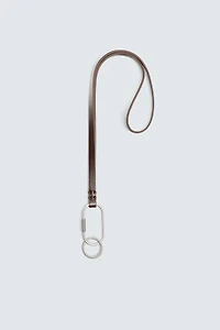 PORTE-CLÉS AVEC PENDENTIF EN CUIR