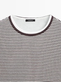 Short sleeve T-shirt with double trim