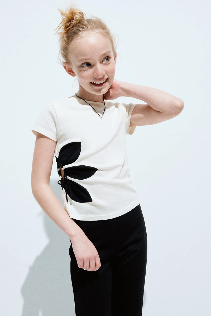 CUT OUT FLORAL T-SHIRT