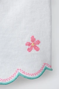 MOM FIT TWILL SHORTS WITH CROSS-STITCH FLOWERS