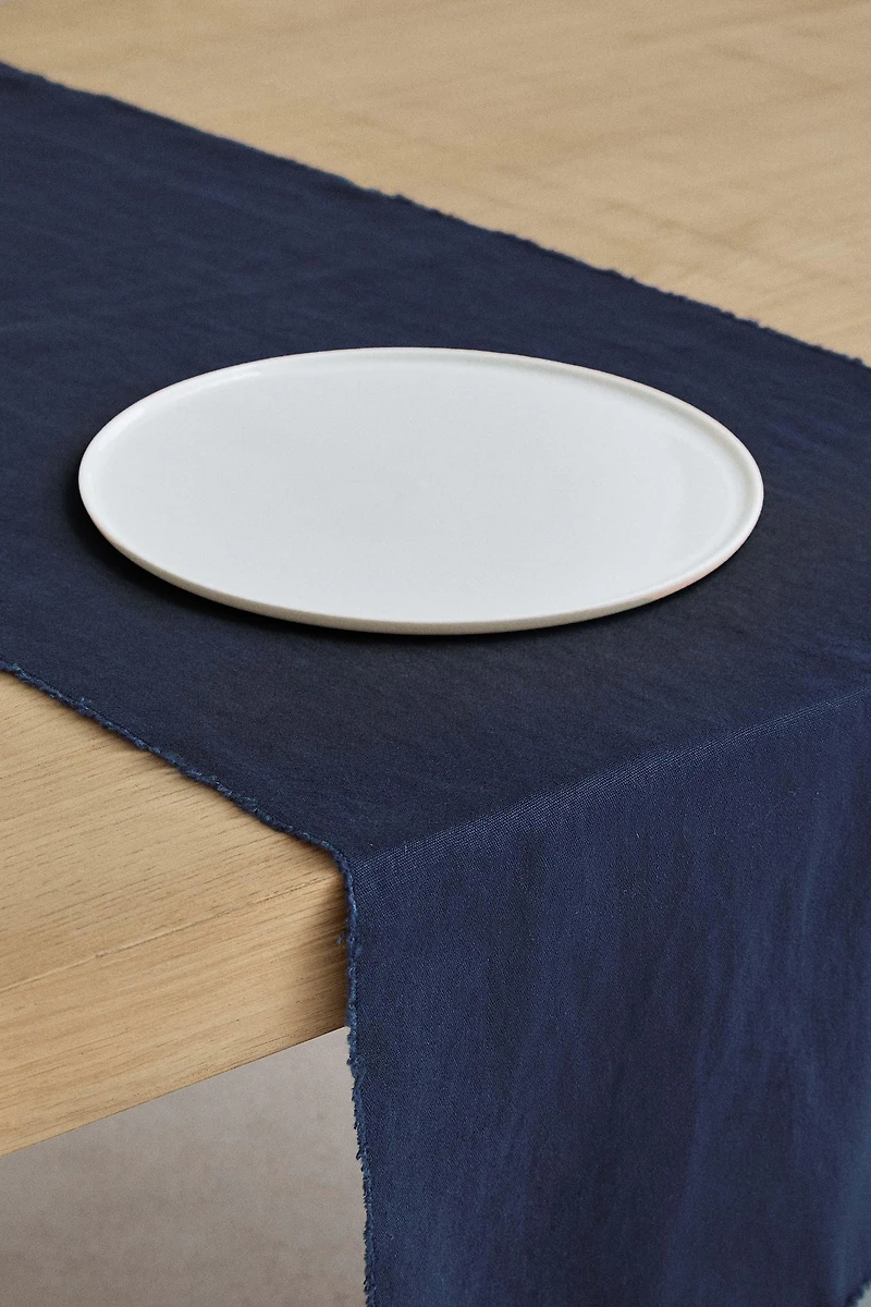 TABLE RUNNER 01