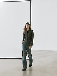 Pintuck shirt with stand collar