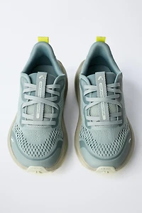 SPORTY SNEAKERS