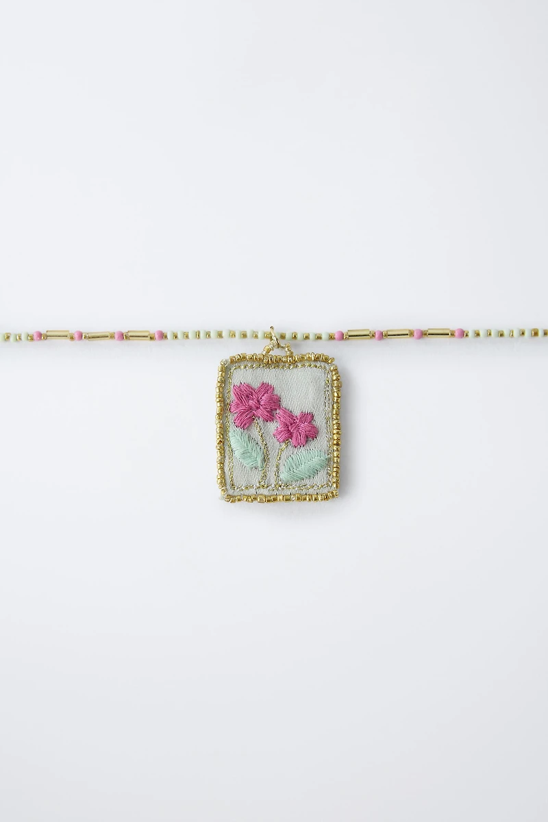 BEADED PENDANT NECKLACE