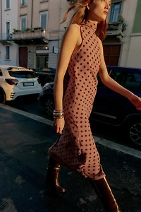 ROBE MI-LONGUE À POIS ET NŒUD