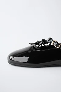 PATENT LEATHER BALLET FLATS WITH BOWS