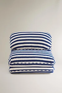 STRIPED FOLDING LOUNGE CHAIR